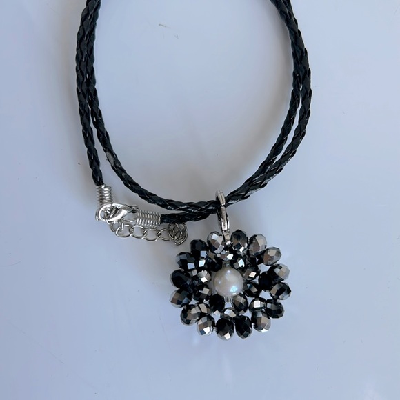 (3 for $12) Beaded Pendant Necklace 🖤 - Picture 3 of 4